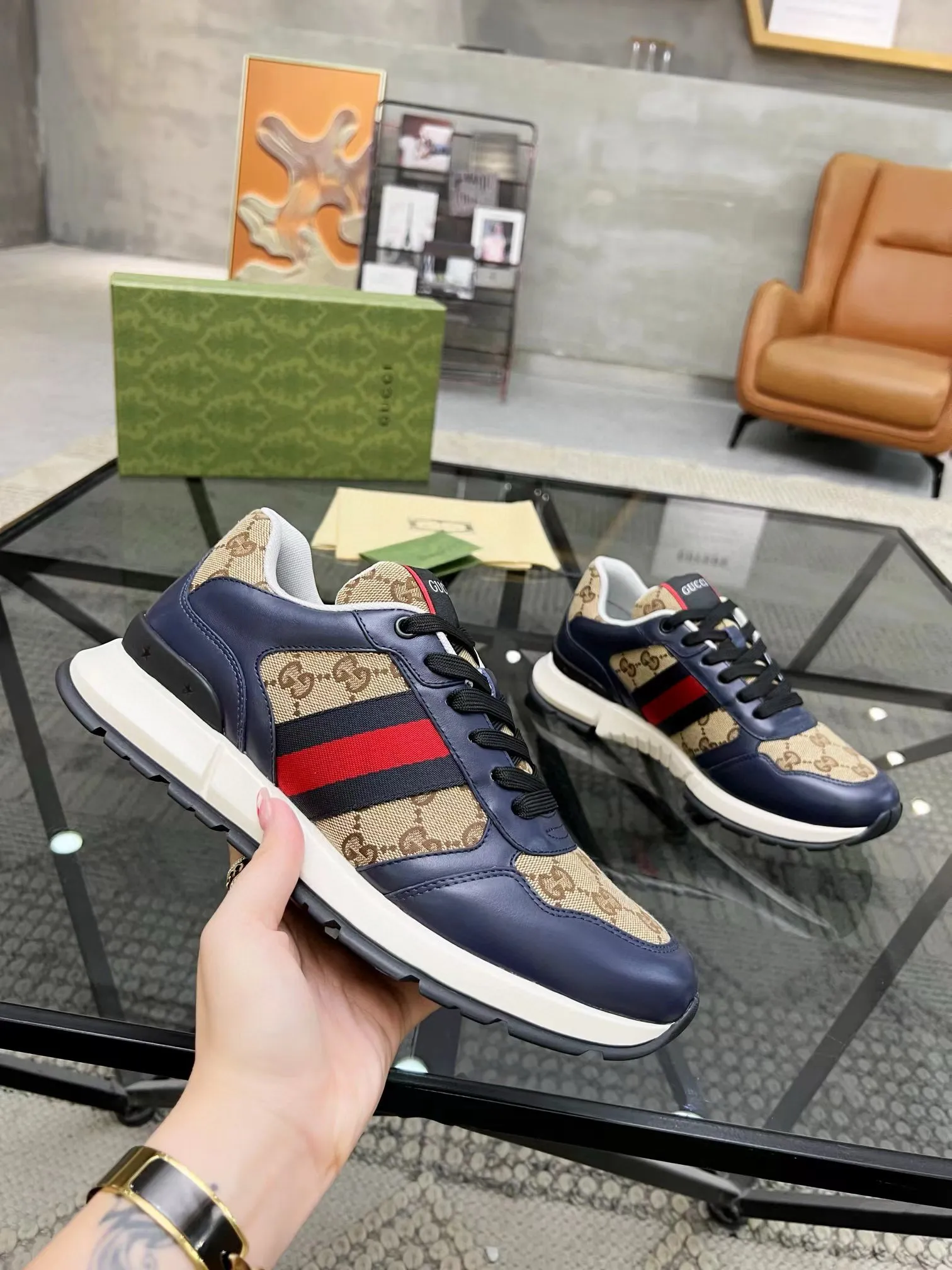 Factory price: 458💰New men's shoes GUCCI [Lightning] latest shoes shipped. Original quality, fashionable, made of special materials, sheepskin lining, brand new packaging. The foot feels super comfortable and the workmanship is impeccable. Size: 38-44, customized 45
